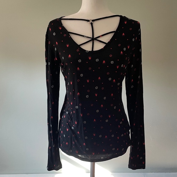 Shiela Rose Tops - 🆕 Black Flower and Heart Long Sleeve Top w/ Strappy Neck Design - Size M